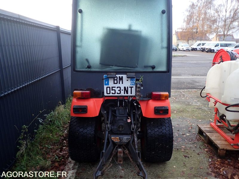 TRACTEUR KUBOTA BX2350 - Traktor: das Bild 4 TRACTEUR KUBOTA BX2350 - Traktor: das Bild 4