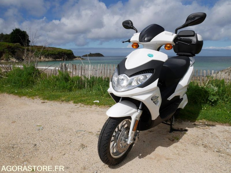 VÉHICULE RÉCUPÉRABLE A QUIBERON - 1 Scooter Easy Watts - E-stock - Motorrad: das Bild 1 VÉHICULE RÉCUPÉRABLE A QUIBERON - 1 Scooter Easy Watts - E-stock - Motorrad: das Bild 1