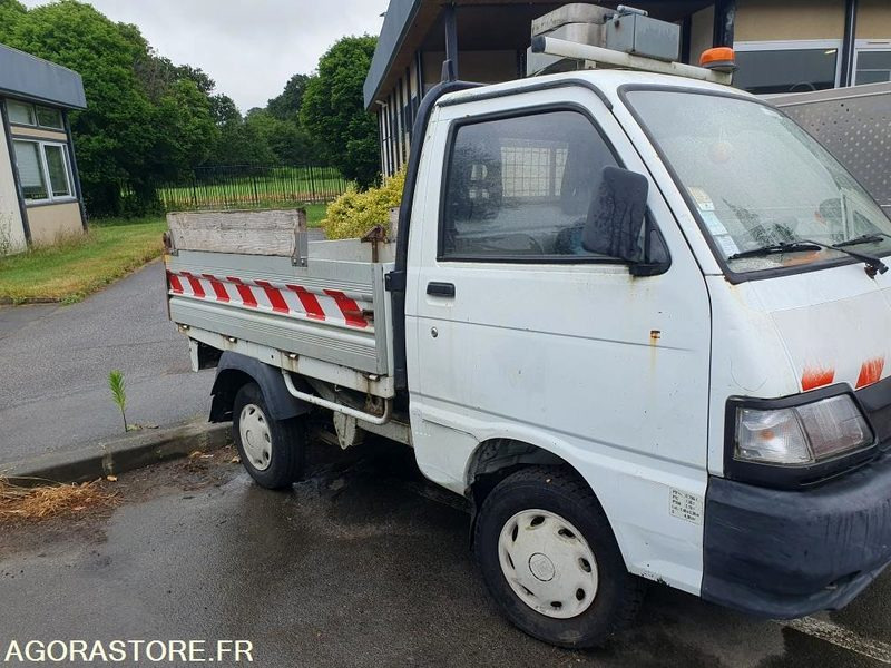 VQ-V20M PIAGGIO PORTER. - Kipper Transporter: das Bild 2 VQ-V20M PIAGGIO PORTER. - Kipper Transporter: das Bild 2