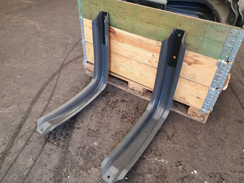 DAF original fuel tank brackets 620x675 - Kraftstoffaufbereitung/ Kraftstoffförderung für LKW: das Bild 1 DAF original fuel tank brackets 620x675 - Kraftstoffaufbereitung/ Kraftstoffförderung für LKW: das Bild 1
