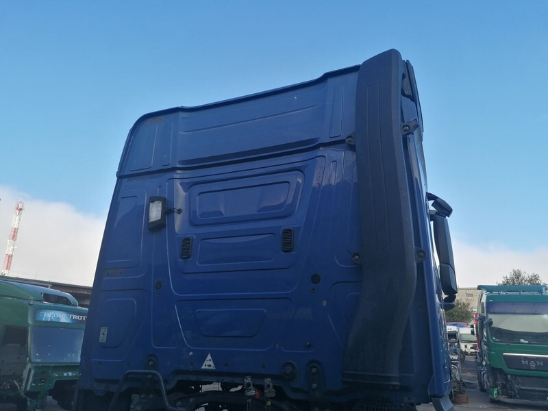 Mercedes-Benz Actros MP4 - Fahrerhaus und Interieur für LKW: das Bild 2 Mercedes-Benz Actros MP4 - Fahrerhaus und Interieur für LKW: das Bild 2