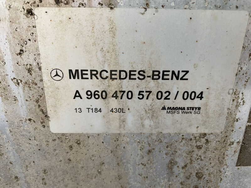 Mercedes-Benz - Kraftstofftank für LKW: das Bild 3 Mercedes-Benz - Kraftstofftank für LKW: das Bild 3