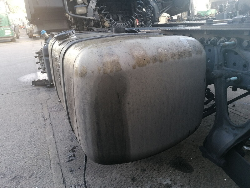 Mercedes-Benz - Kraftstofftank für LKW: das Bild 3 Mercedes-Benz - Kraftstofftank für LKW: das Bild 3