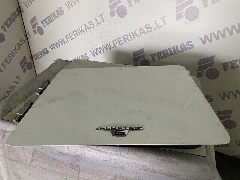 Mercedes-Benz STORAGE COMPARTMENT FLAP - Stoßstange für LKW: das Bild 1 Mercedes-Benz STORAGE COMPARTMENT FLAP - Stoßstange für LKW: das Bild 1