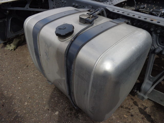 Mercedes-Benz fuel tank with brackets - Kraftstofftank für LKW: das Bild 4 Mercedes-Benz fuel tank with brackets - Kraftstofftank für LKW: das Bild 4