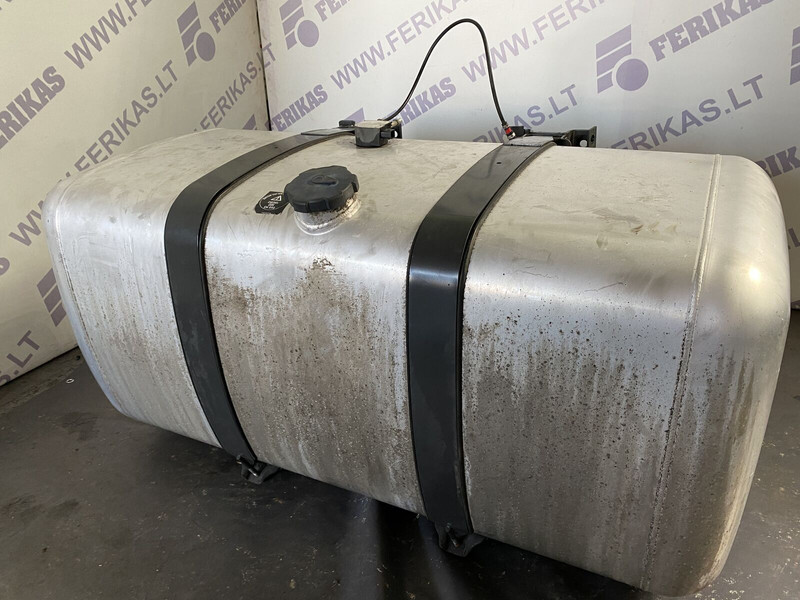 Mercedes-Benz with brackets - Kraftstofftank für LKW: das Bild 1 Mercedes-Benz with brackets - Kraftstofftank für LKW: das Bild 1