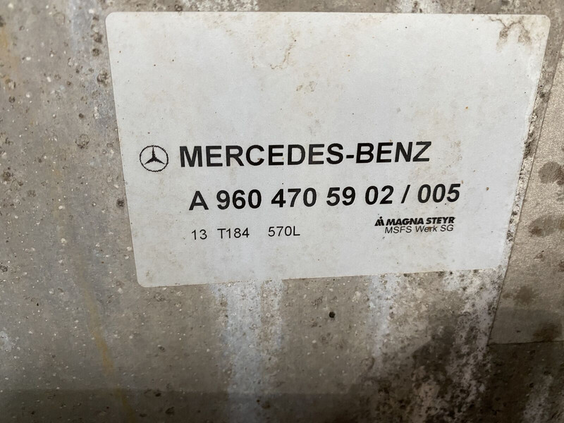 Mercedes-Benz with brackets - Kraftstofftank für LKW: das Bild 5 Mercedes-Benz with brackets - Kraftstofftank für LKW: das Bild 5