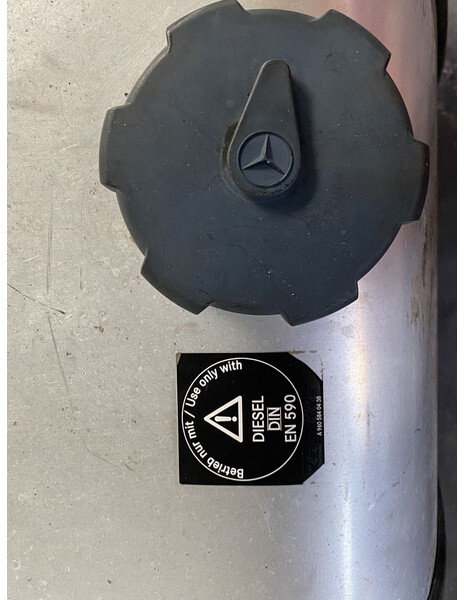 Mercedes-Benz with brackets - Kraftstofftank für LKW: das Bild 4 Mercedes-Benz with brackets - Kraftstofftank für LKW: das Bild 4