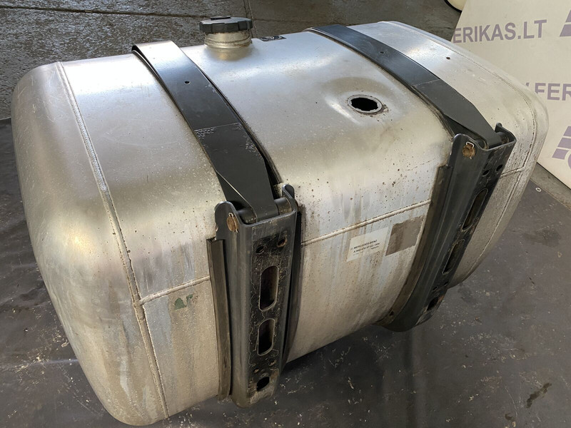 Mercedes-Benz with brackets - Kraftstofftank für LKW: das Bild 2 Mercedes-Benz with brackets - Kraftstofftank für LKW: das Bild 2
