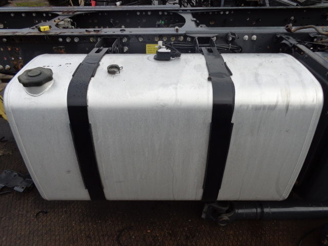 Renault Complete aluminum / VOLVO fuel tank new or used 490L - 123cm, wi - Kraftstofftank für LKW: das Bild 1 Renault Complete aluminum / VOLVO fuel tank new or used 490L - 123cm, wi - Kraftstofftank für LKW: das Bild 1