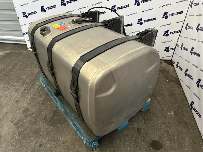 Scania 525L complete fuel tank with fuel optimiser brackets 700x725x124 - Kraftstofftank für LKW: das Bild 3 Scania 525L complete fuel tank with fuel optimiser brackets 700x725x124 - Kraftstofftank für LKW: das Bild 3