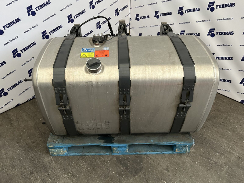 Scania 525L complete fuel tank with fuel optimiser brackets 700x725x124 - Kraftstofftank für LKW: das Bild 1 Scania 525L complete fuel tank with fuel optimiser brackets 700x725x124 - Kraftstofftank für LKW: das Bild 1