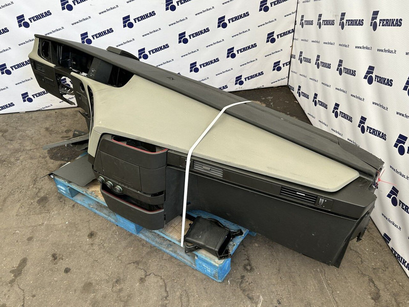 Volvo dashboard - Fahrerhaus und Interieur für LKW: das Bild 3 Volvo dashboard - Fahrerhaus und Interieur für LKW: das Bild 3