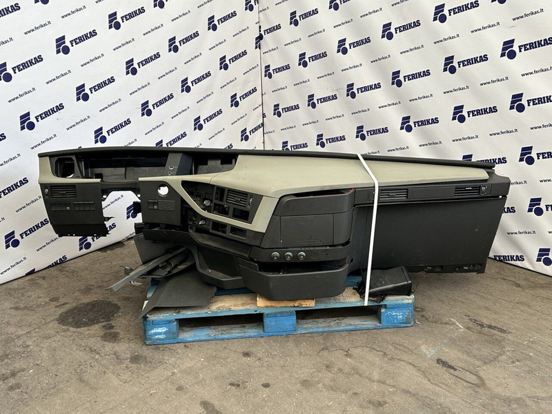 Volvo dashboard - Fahrerhaus und Interieur für LKW: das Bild 1 Volvo dashboard - Fahrerhaus und Interieur für LKW: das Bild 1