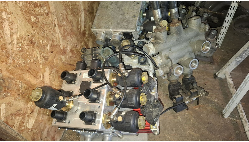 Volvo электроклапан отопления UWE Viking X3M-2 - Ventil: das Bild 1 Volvo электроклапан отопления UWE Viking X3M-2 - Ventil: das Bild 1