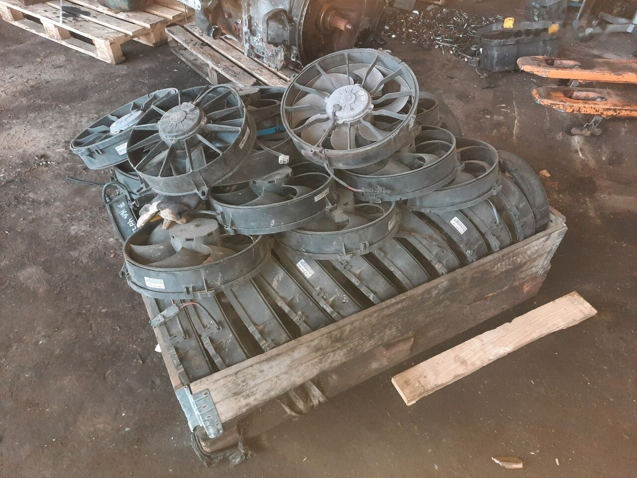 Volvo maslyanyy motor ventilyatora SAUER DANFOSS C19.2L00888\174 Scania Omni Siti - Link/ Volvo B12 / b 10. - Ventilator für Bus: das Bild 1 Volvo maslyanyy motor ventilyatora SAUER DANFOSS C19.2L00888\174 Scania Omni Siti - Link/ Volvo B12 / b 10. - Ventilator für Bus: das Bild 1