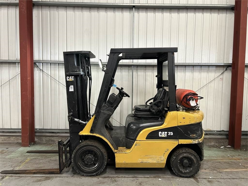 CAT GP25NT - Treibgasstapler: das Bild 1 CAT GP25NT - Treibgasstapler: das Bild 1