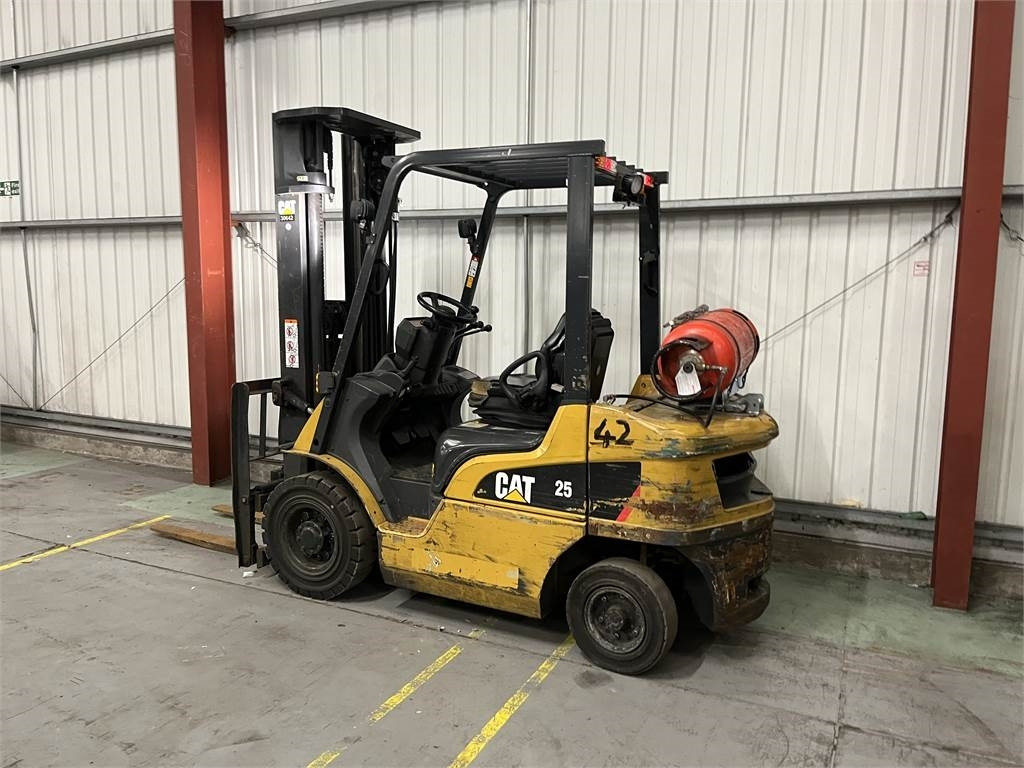 CAT GP25NT - Treibgasstapler: das Bild 3 CAT GP25NT - Treibgasstapler: das Bild 3