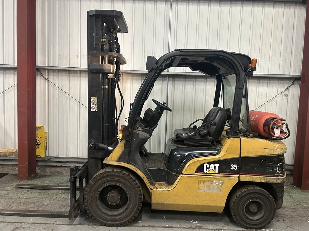 CAT GP35N - Treibgasstapler: das Bild 1 CAT GP35N - Treibgasstapler: das Bild 1