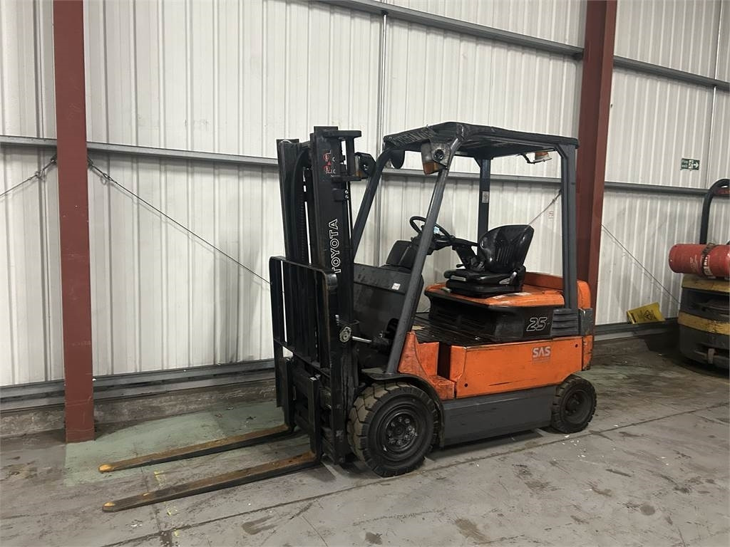 Toyota 7FBMF25 - Elektrostapler: das Bild 2 Toyota 7FBMF25 - Elektrostapler: das Bild 2