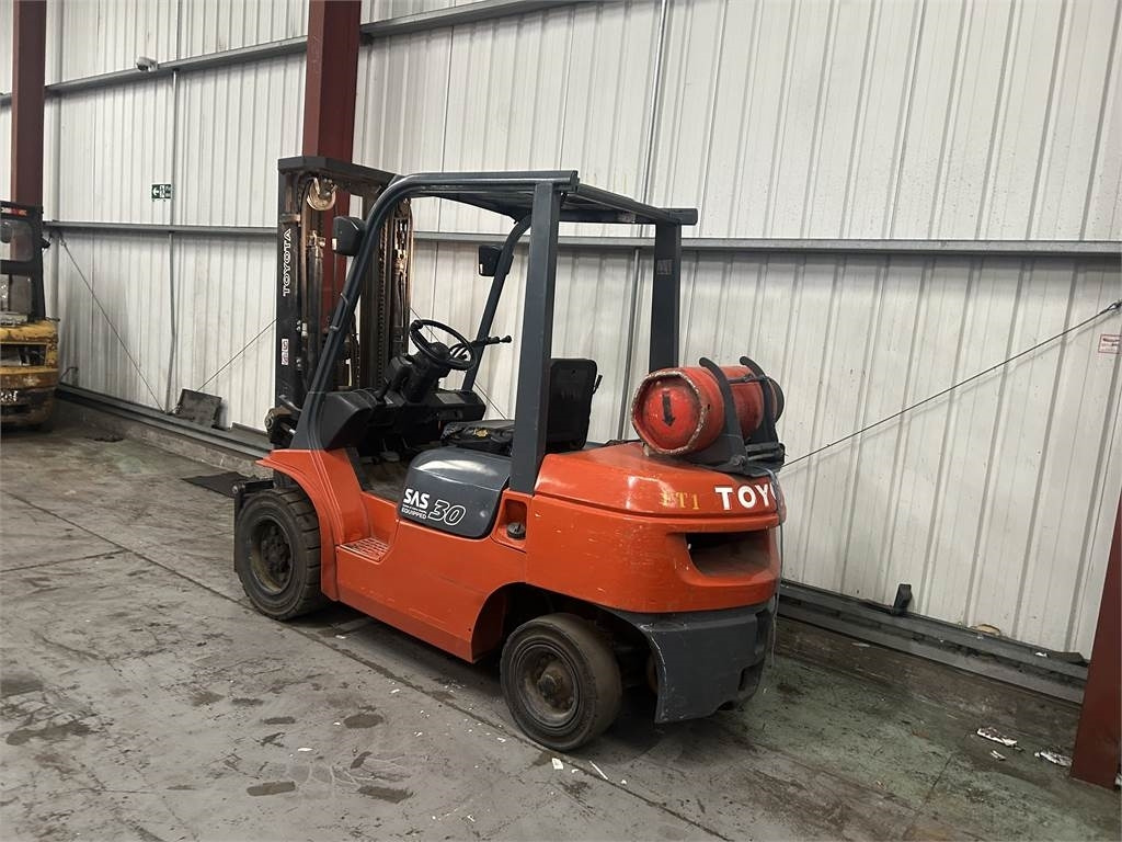 Toyota 7FGF30 - Treibgasstapler: das Bild 3 Toyota 7FGF30 - Treibgasstapler: das Bild 3