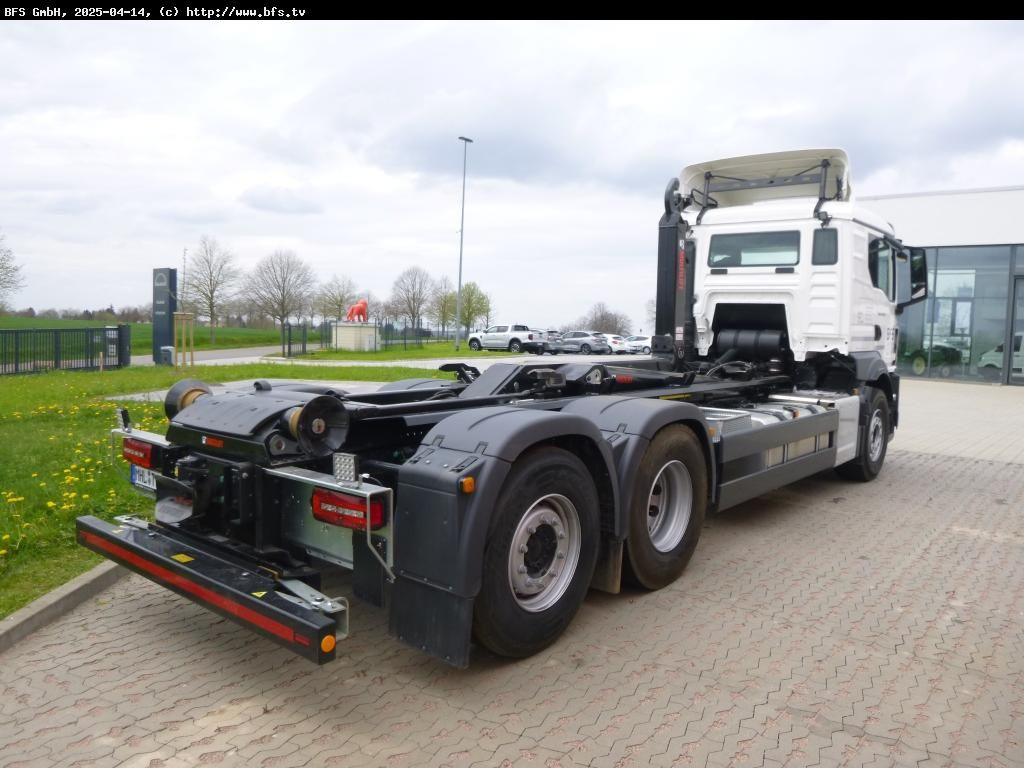 MAN TGS (TG3) 26.520 6x2-4 BL CH HIAB - Abrollkipper: das Bild 2 MAN TGS (TG3) 26.520 6x2-4 BL CH HIAB - Abrollkipper: das Bild 2