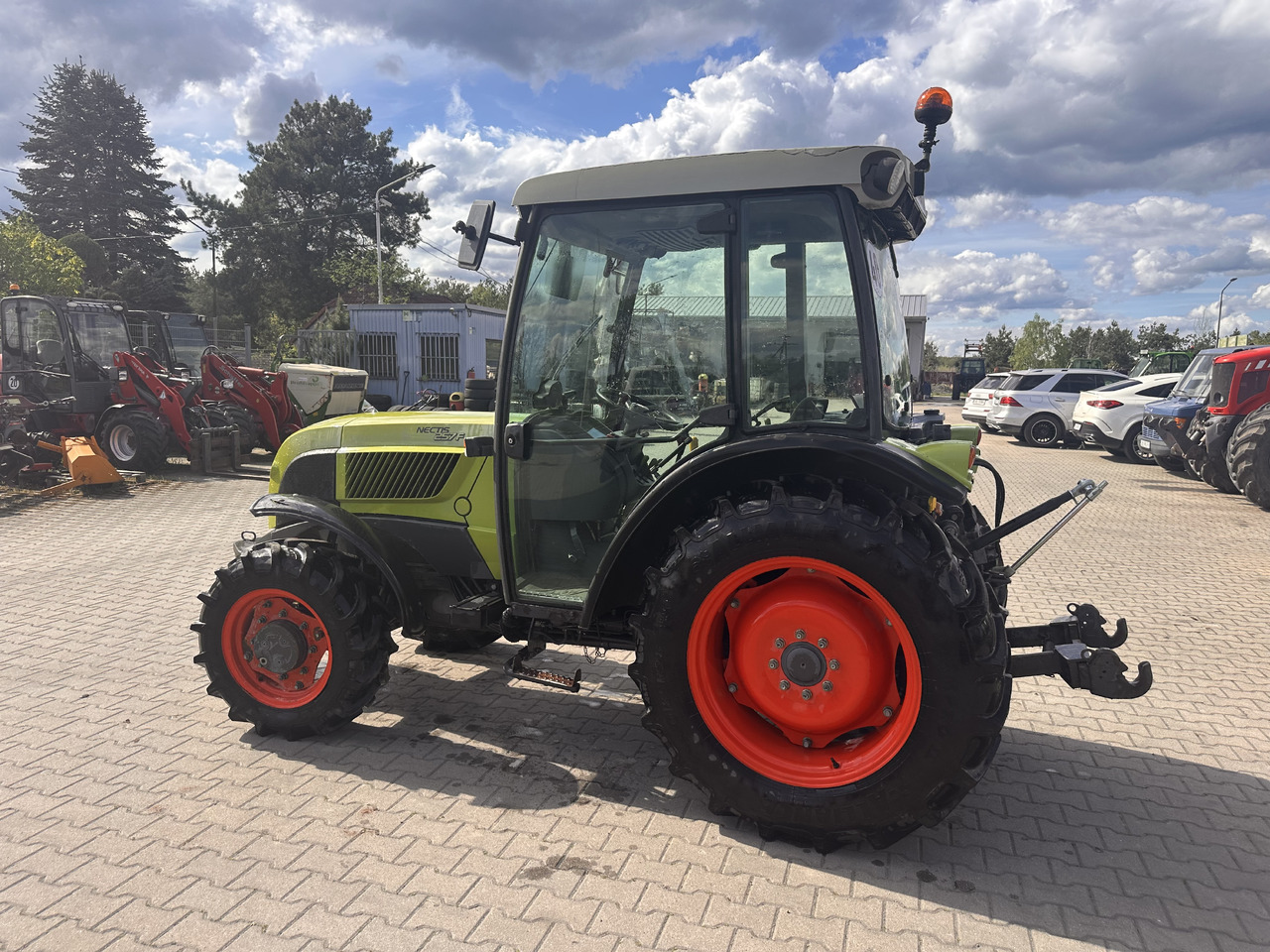 CLAAS NECTIS 257F - Traktor: das Bild 2 CLAAS NECTIS 257F - Traktor: das Bild 2