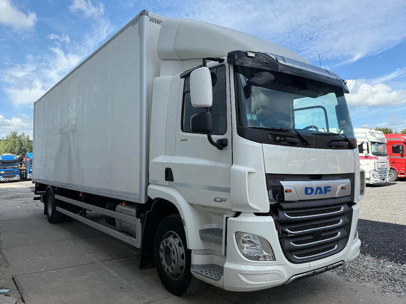 DAF CF 320 4X2 - EURO 6 - 19 TON + DHOLLANDIA - Koffer LKW: das Bild 3 DAF CF 320 4X2 - EURO 6 - 19 TON + DHOLLANDIA - Koffer LKW: das Bild 3