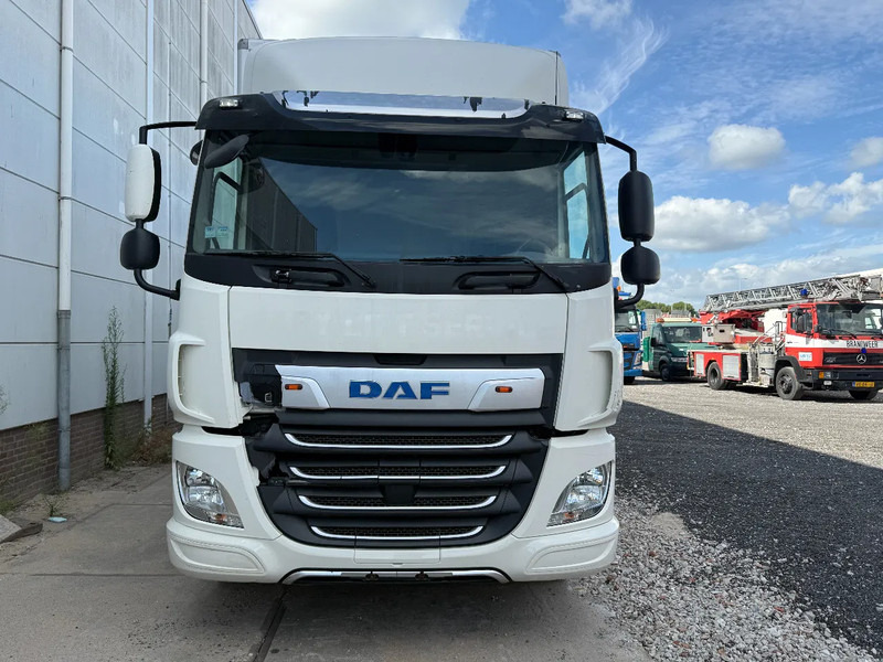 DAF CF 320 4X2 - EURO 6 - 19 TON + DHOLLANDIA - Koffer LKW: das Bild 2 DAF CF 320 4X2 - EURO 6 - 19 TON + DHOLLANDIA - Koffer LKW: das Bild 2