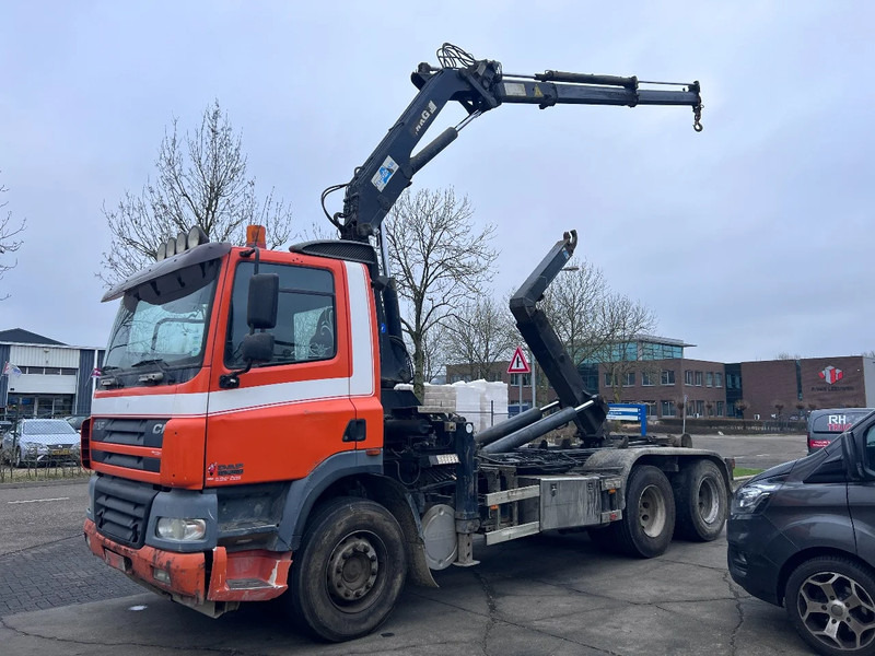 DAF CF 85.380 6X2 + MKG 141 A2 CRANE + 20 TON HOOKLIFT - EURO 3 - MANUAL GEAR - 10 TYRES - Autokran: das Bild 2 DAF CF 85.380 6X2 + MKG 141 A2 CRANE + 20 TON HOOKLIFT - EURO 3 - MANUAL GEAR - 10 TYRES - Autokran: das Bild 2