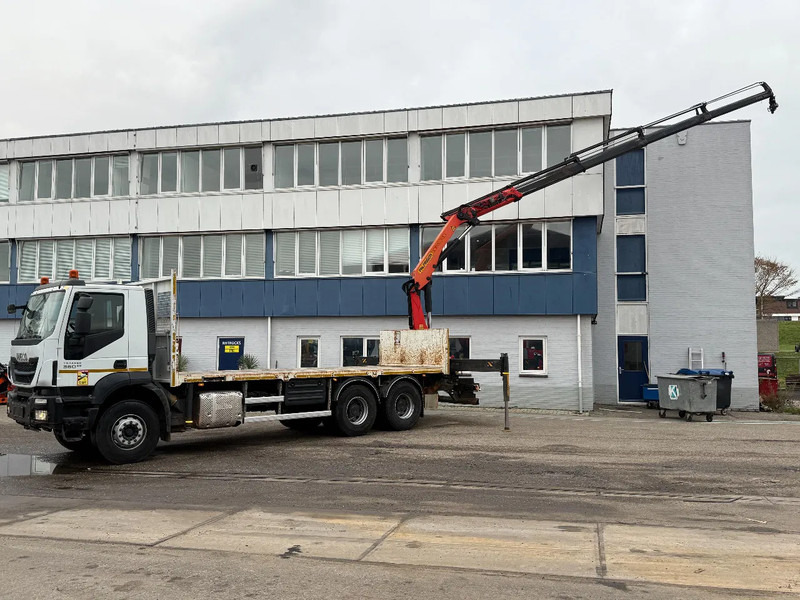 Iveco Trakker 360 6X4 EURO 6 + PALFINGER PK20001K + REMOTE CONTROL - Pritsche LKW, Autokran: das Bild 2 Iveco Trakker 360 6X4 EURO 6 + PALFINGER PK20001K + REMOTE CONTROL - Pritsche LKW, Autokran: das Bild 2