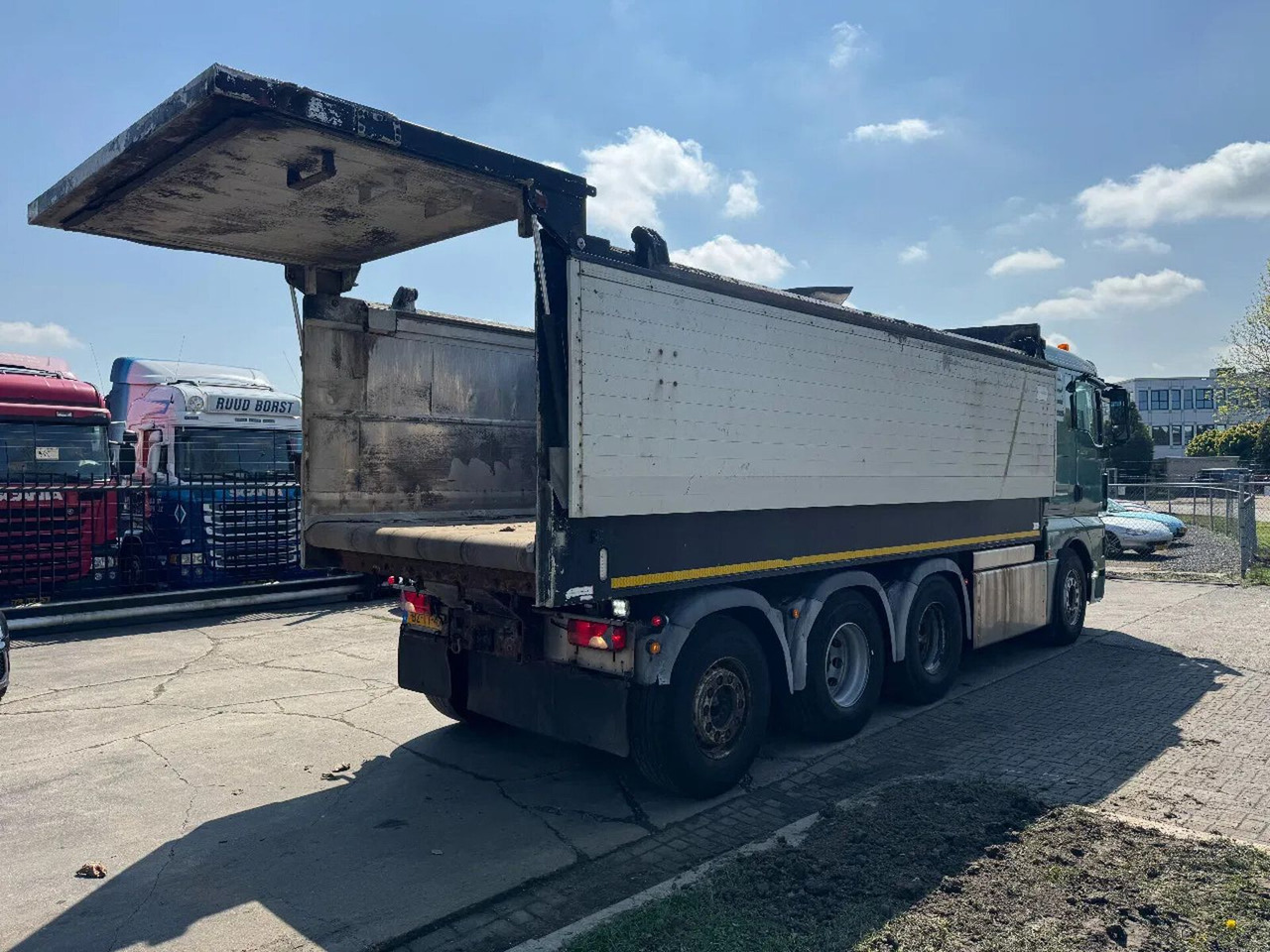 MAN TGX 35.500 8X4 VAKO BANDLOSSER - LKW: das Bild 2 MAN TGX 35.500 8X4 VAKO BANDLOSSER - LKW: das Bild 2