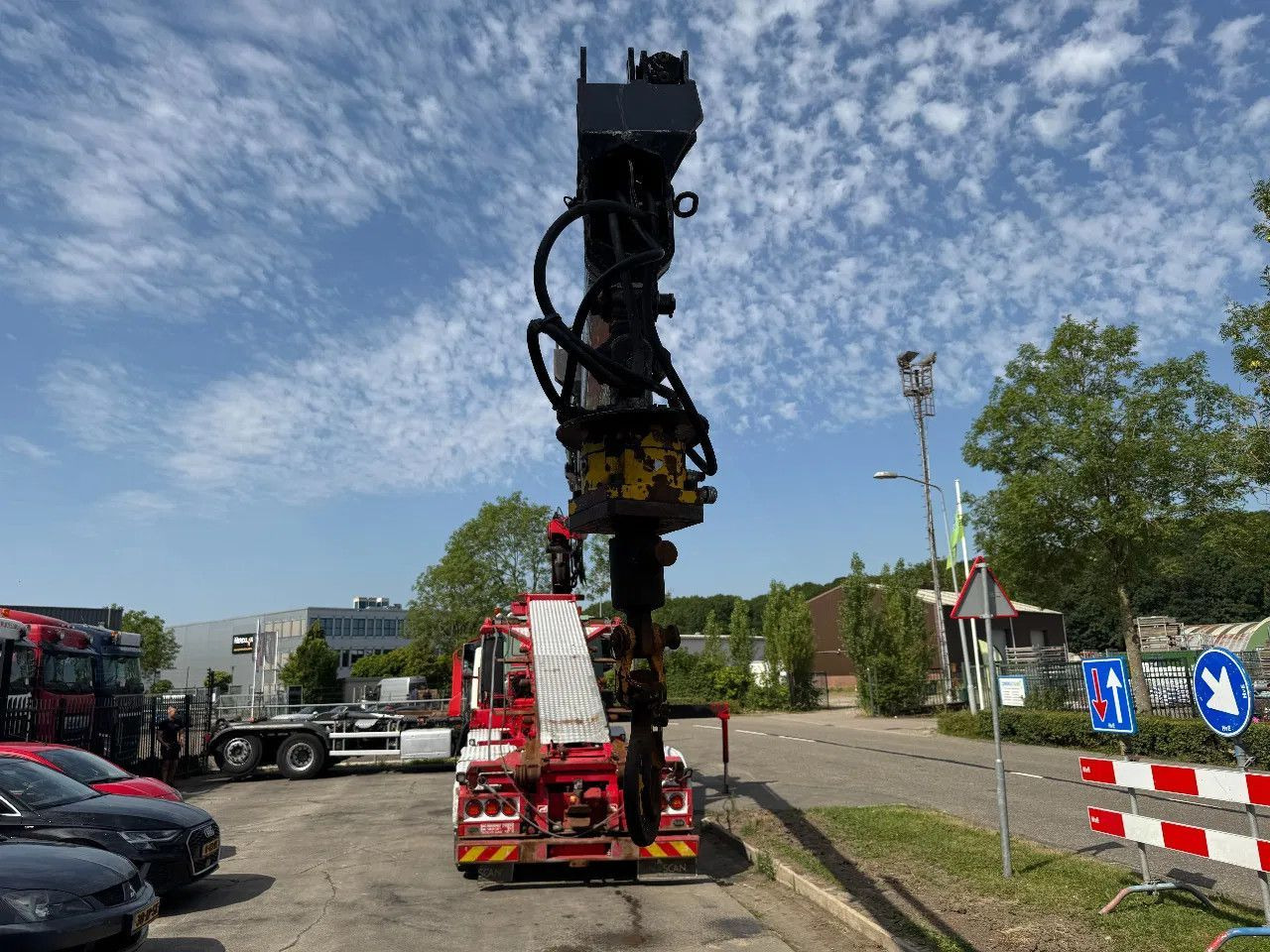 MAN TGS 35.480 8X4 HMF 2420 K5 + HMF ABLE + REMOTE C - Abrollkipper, Autokran: das Bild 5 MAN TGS 35.480 8X4 HMF 2420 K5 + HMF ABLE + REMOTE C - Abrollkipper, Autokran: das Bild 5