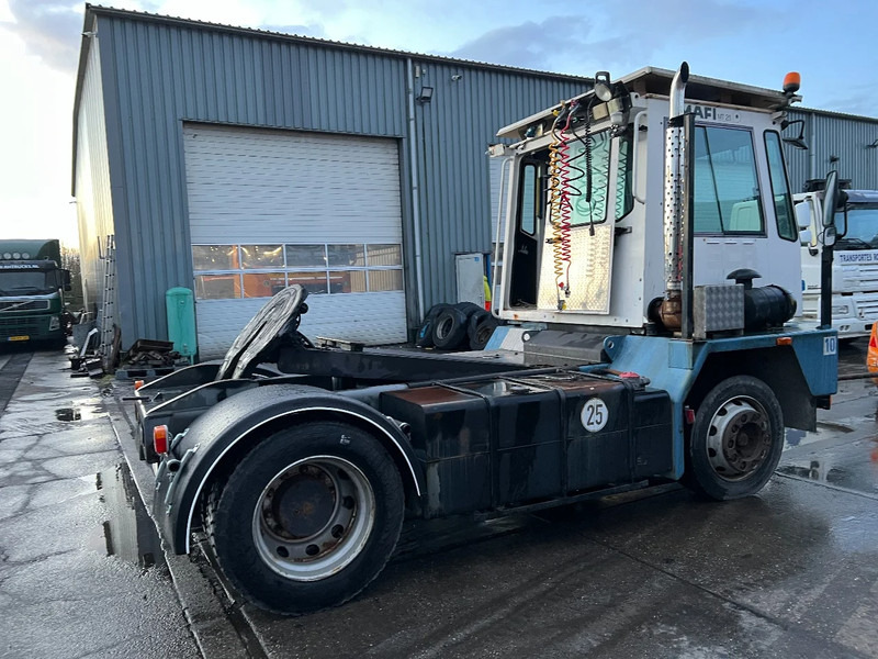 Mafi MT25T131C 4X2 *GEARBOX DON'T GO IN REVERSE* MT25T131C - Terminaltraktor: das Bild 5 Mafi MT25T131C 4X2 *GEARBOX DON'T GO IN REVERSE* MT25T131C - Terminaltraktor: das Bild 5