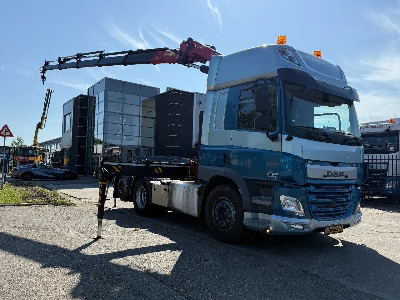 DAF CF 440 6X2 EURO 6 + HMF 3220-K5 REMOTE 5E & 6E F - Sattelzugmaschine: das Bild 2 DAF CF 440 6X2 EURO 6 + HMF 3220-K5 REMOTE 5E & 6E F - Sattelzugmaschine: das Bild 2
