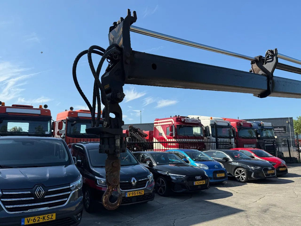 DAF CF 440 6X2 EURO 6 + HMF 3220-K5 REMOTE 5E & 6E F - Sattelzugmaschine: das Bild 5 DAF CF 440 6X2 EURO 6 + HMF 3220-K5 REMOTE 5E & 6E F - Sattelzugmaschine: das Bild 5