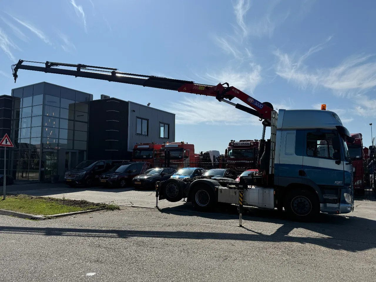 DAF CF 440 6X2 EURO 6 + HMF 3220-K5 REMOTE 5E & 6E F - Sattelzugmaschine: das Bild 3 DAF CF 440 6X2 EURO 6 + HMF 3220-K5 REMOTE 5E & 6E F - Sattelzugmaschine: das Bild 3