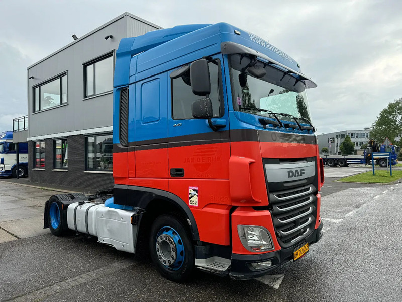 DAF XF 440 4X2 EURO 6 MEGA LOW DECK - Sattelzugmaschine: das Bild 3 DAF XF 440 4X2 EURO 6 MEGA LOW DECK - Sattelzugmaschine: das Bild 3