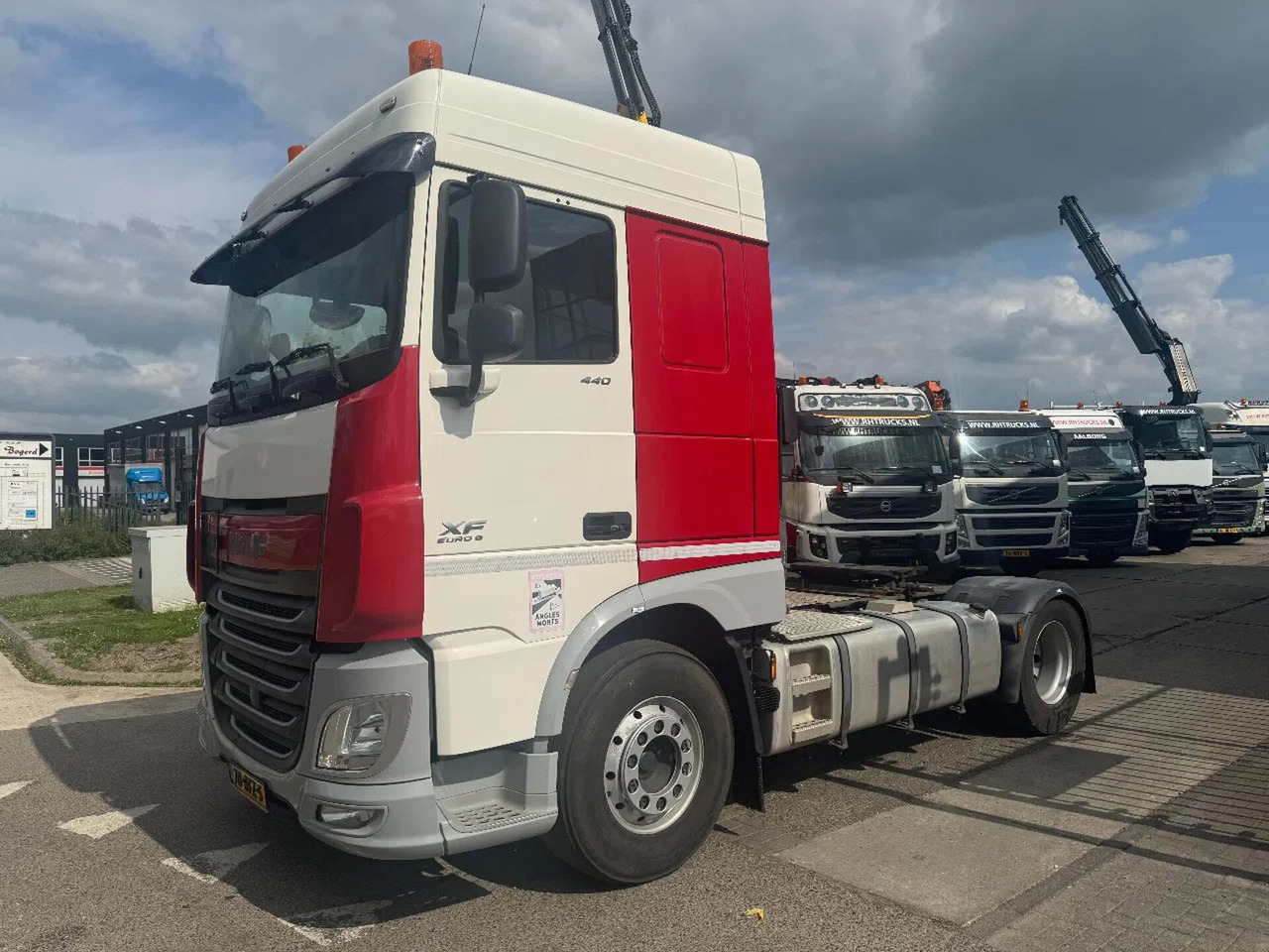 DAF XF 440 4X2 EURO 6 STANDKLIMA NIGHT LOCK - Sattelzugmaschine: das Bild 1 DAF XF 440 4X2 EURO 6 STANDKLIMA NIGHT LOCK - Sattelzugmaschine: das Bild 1