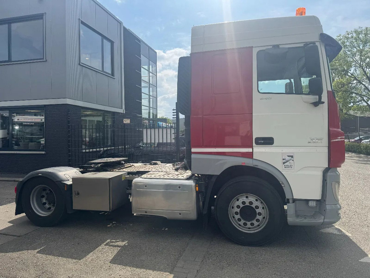 DAF XF 440 4X2 EURO 6 STANDKLIMA NIGHT LOCK - Sattelzugmaschine: das Bild 4 DAF XF 440 4X2 EURO 6 STANDKLIMA NIGHT LOCK - Sattelzugmaschine: das Bild 4