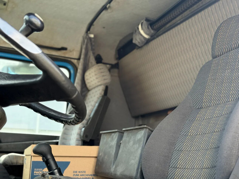 Sattelzugmaschine MAN 33.463 33-463 8x4 met 62 effer kraan 6x uitschuifbaar: das Bild 13