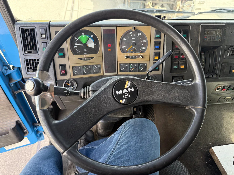 Sattelzugmaschine MAN 33.463 33-463 8x4 met 62 effer kraan 6x uitschuifbaar: das Bild 14
