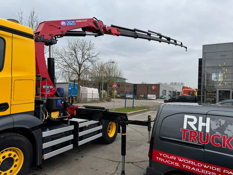 Mercedes-Benz Actros 1845 4X2 - EURO 6 + HMF 2820 + REMOTE + ONLY 105.446 KM - Sattelzugmaschine: das Bild 5 Mercedes-Benz Actros 1845 4X2 - EURO 6 + HMF 2820 + REMOTE + ONLY 105.446 KM - Sattelzugmaschine: das Bild 5
