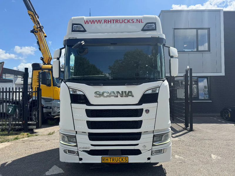 Scania R520 V8 NGS 6X4 EURO 6 - Sattelzugmaschine: das Bild 2 Scania R520 V8 NGS 6X4 EURO 6 - Sattelzugmaschine: das Bild 2
