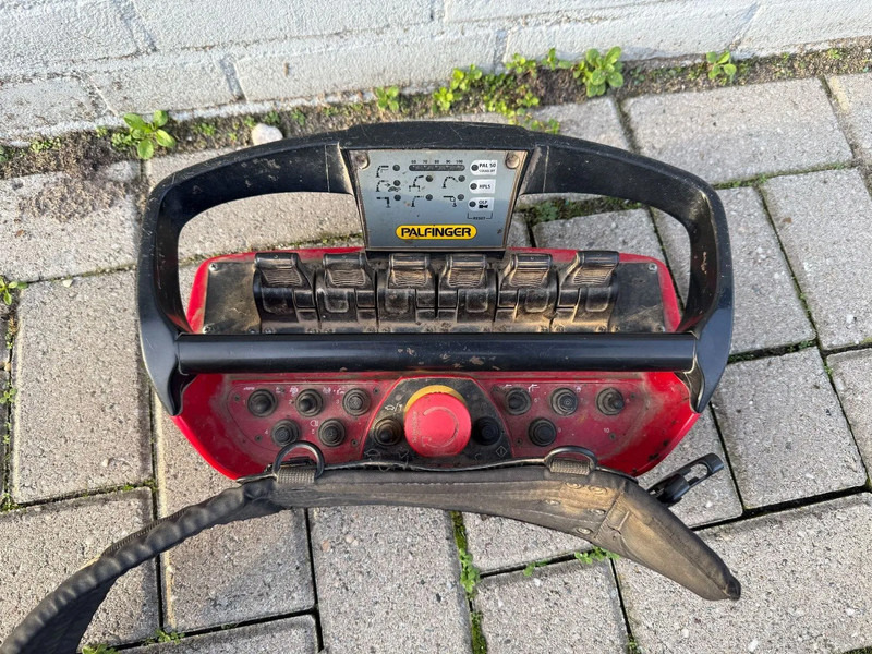 Scania G370 4X4 EURO 6 + 3-SIDE TIPPER + PALFINGER PK9002 + REMOTE - Kipper, Autokran: das Bild 5 Scania G370 4X4 EURO 6 + 3-SIDE TIPPER + PALFINGER PK9002 + REMOTE - Kipper, Autokran: das Bild 5