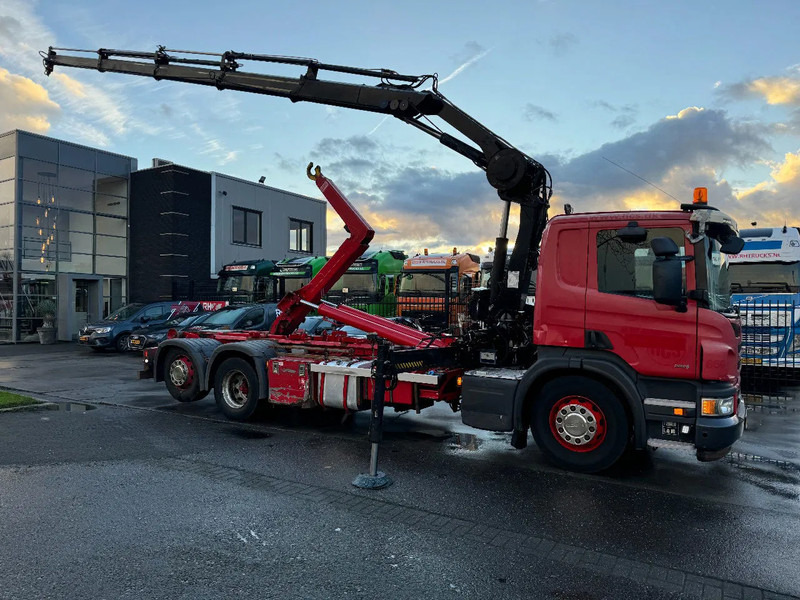 Scania P320 6X2 - EURO 6 + HIAB XS 144 HIPRO + REMOTE + HIAB HOOK + RETARDER - Autokran: das Bild 1 Scania P320 6X2 - EURO 6 + HIAB XS 144 HIPRO + REMOTE + HIAB HOOK + RETARDER - Autokran: das Bild 1