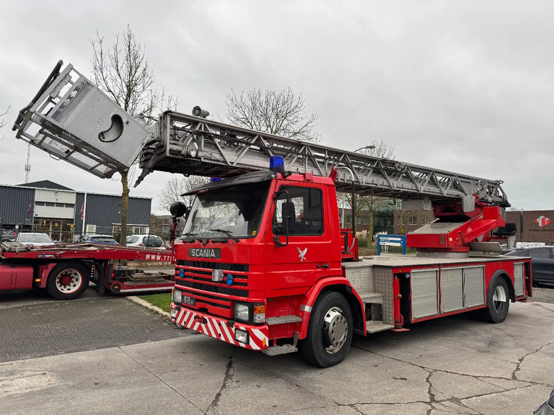Scania P82 4X2 - FIRE TRUCK - 30M LIFT - Feuerwehrfahrzeug: das Bild 1 Scania P82 4X2 - FIRE TRUCK - 30M LIFT - Feuerwehrfahrzeug: das Bild 1
