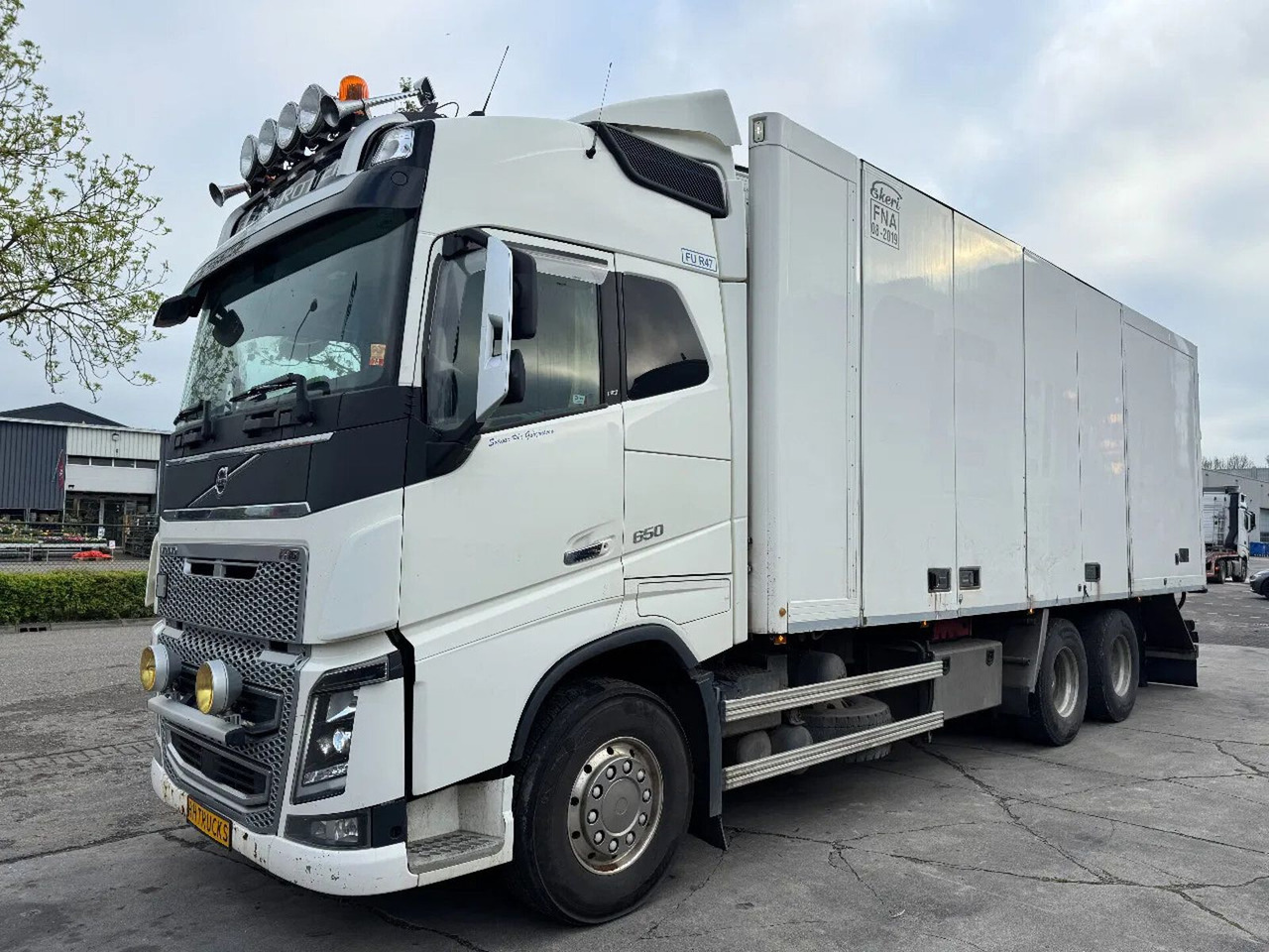 Volvo FH 16.650 6X4 - EURO 6 + CARRIER SUPRA 750 - Kühlkoffer LKW: das Bild 1 Volvo FH 16.650 6X4 - EURO 6 + CARRIER SUPRA 750 - Kühlkoffer LKW: das Bild 1