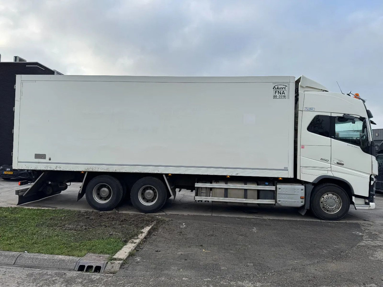 Volvo FH 16.650 6X4 - EURO 6 + CARRIER SUPRA 750 - Kühlkoffer LKW: das Bild 4 Volvo FH 16.650 6X4 - EURO 6 + CARRIER SUPRA 750 - Kühlkoffer LKW: das Bild 4