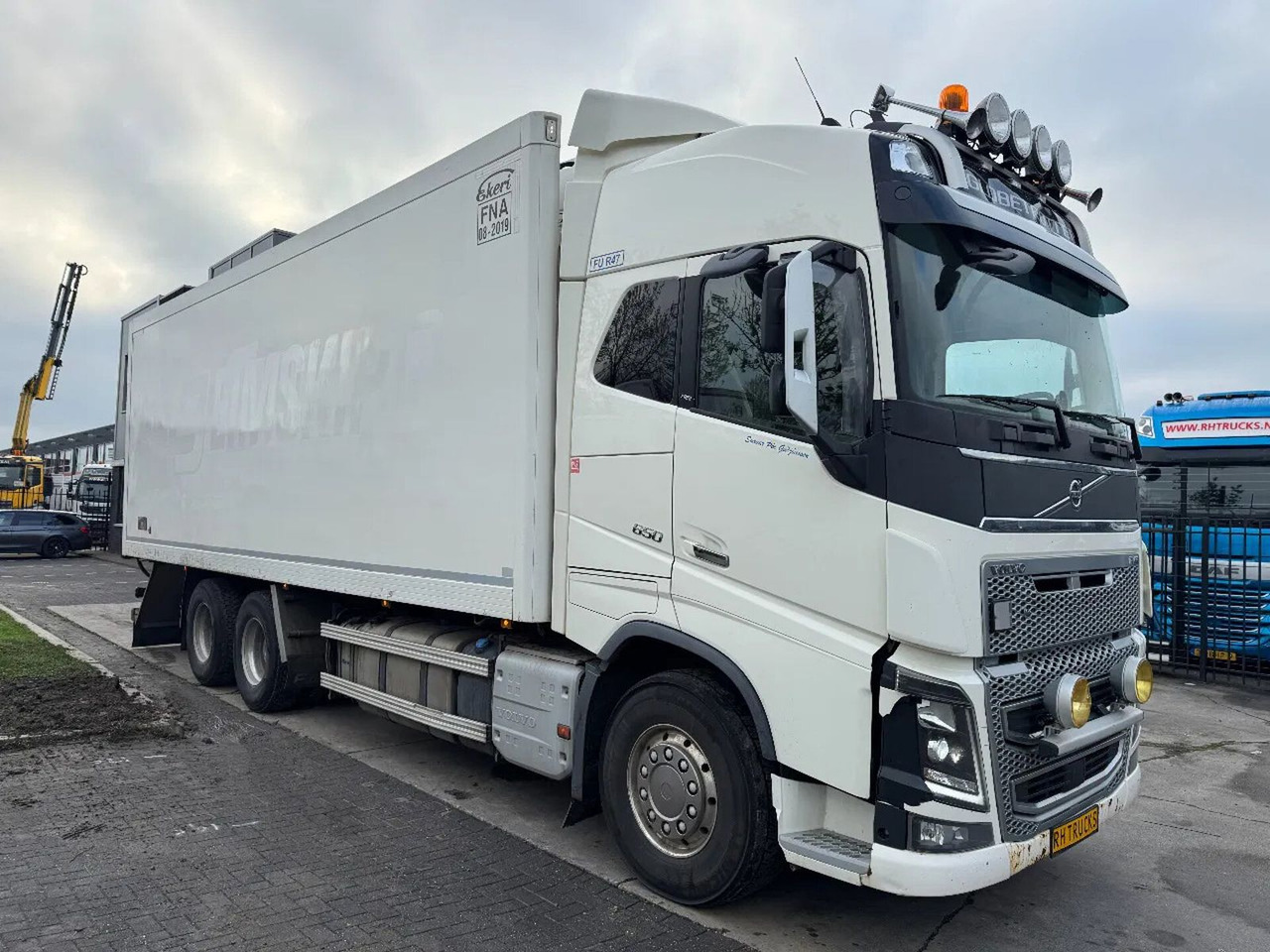 Volvo FH 16.650 6X4 - EURO 6 + CARRIER SUPRA 750 - Kühlkoffer LKW: das Bild 3 Volvo FH 16.650 6X4 - EURO 6 + CARRIER SUPRA 750 - Kühlkoffer LKW: das Bild 3